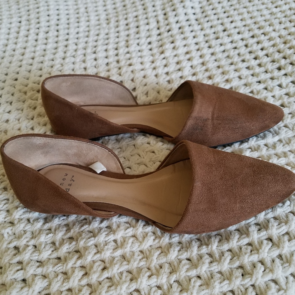 POINTED TOE FLATS